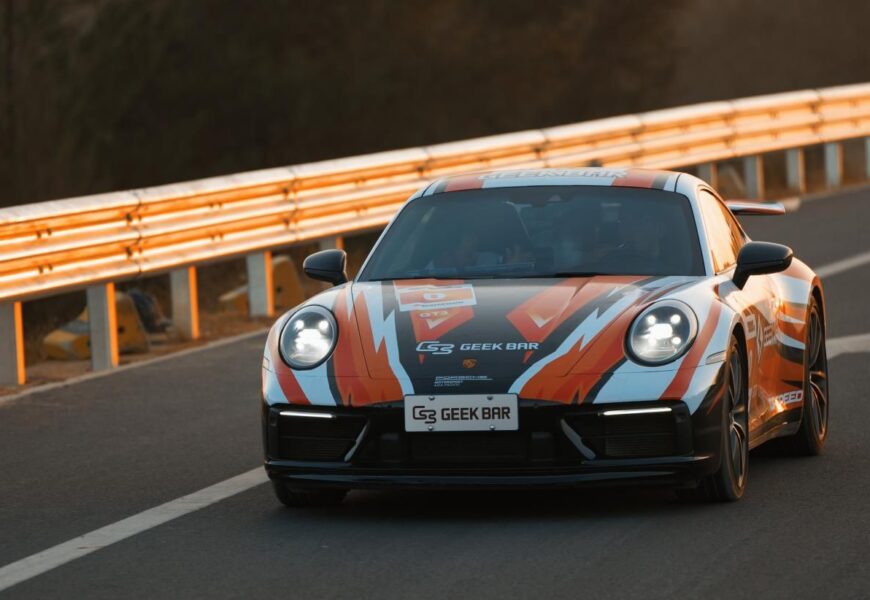 Absolute Racing tritt mit Porsche bei den Sepang 12 Stunden mit GEEKVP an.