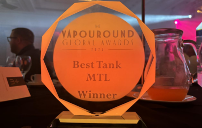 Geekvape und Geekbar glänzen bei den Vapouround Awards 2024 und sichern sich insgesamt sechs prestigeträchtige Auszeichnungen, was ihre globale Führungsrolle weiter stärkt Geekvape und Geekbar glänzen bei den Vapouround Awards 2024 und sichern sich insgesamt sechs prestigeträchtige Auszeichnungen, was ihre globale Führungsrolle weiter stärkt